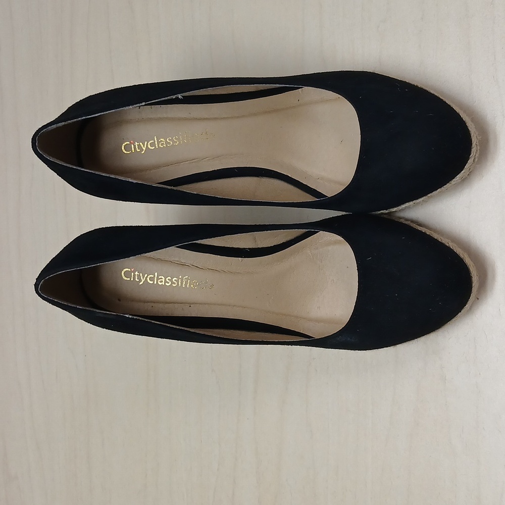 City Classified Women's‎ Black Wedge Shoes Size 8.5